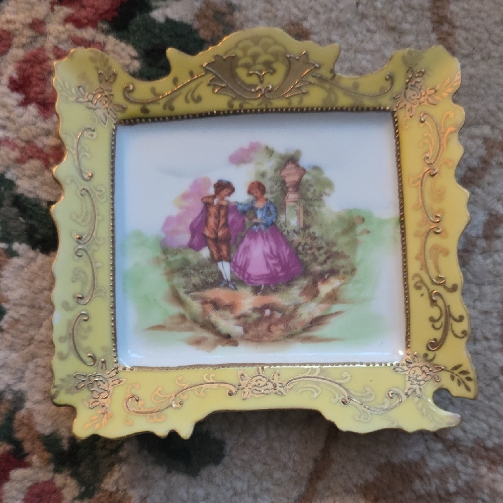 Hand Painted George And Martha Washington Decorative Yellow Porcelain Plate 4x4